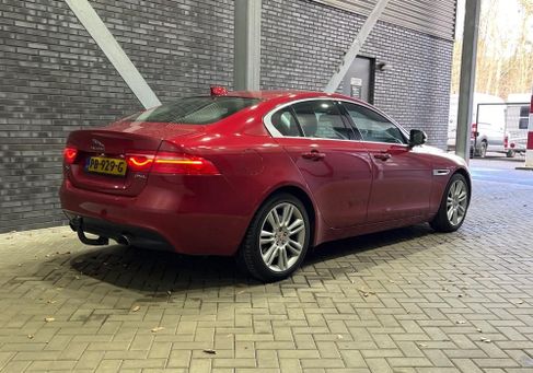 Jaguar XE, 2017