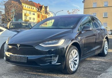 Tesla Model X, 2017