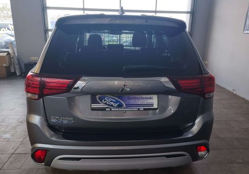 Mitsubishi Outlander, 2020