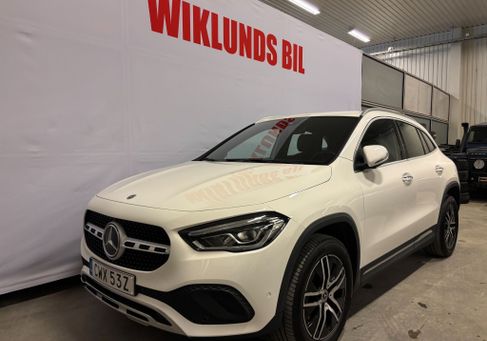 Mercedes-Benz GLA 200, 2022