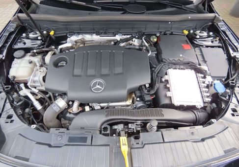 Mercedes-Benz GLB 200, 2023