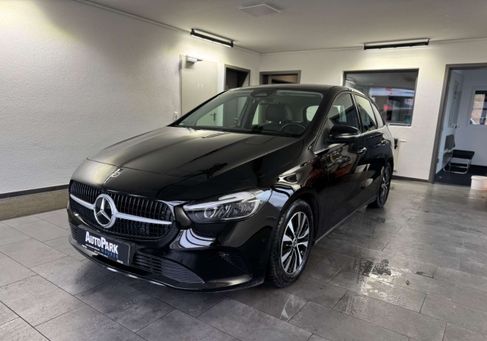Mercedes-Benz B 180, 2023