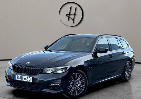 BMW 330, 2022