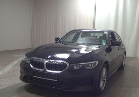 BMW 330, 2022