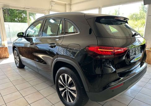 Mercedes-Benz GLA 200, 2021