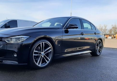 BMW 330, 2018