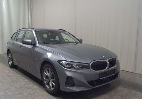 BMW 330, 2023