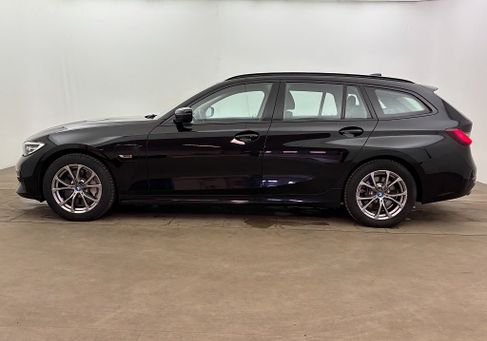 BMW 330, 2022