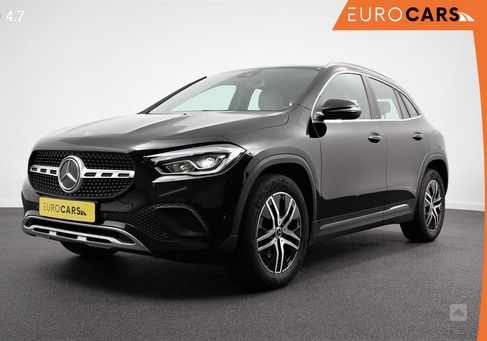 Mercedes-Benz GLA 200, 2021