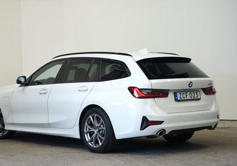 BMW 330, 2021