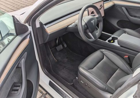 Tesla Model Y, 2023
