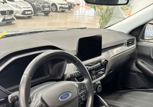 Ford Kuga, 2021