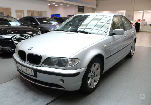 BMW 318, 2002