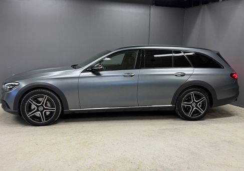 Mercedes-Benz E 400, 2022 3