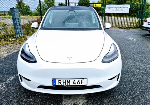 Tesla Model Y, 2021 3