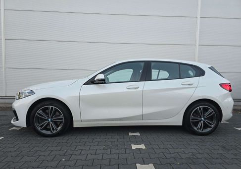 BMW 120, 2023 3