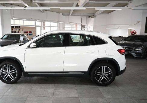 Mercedes-Benz GLA 200, 2023 3
