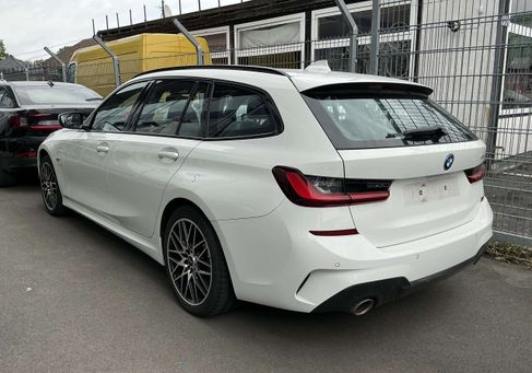 BMW 330, 2022