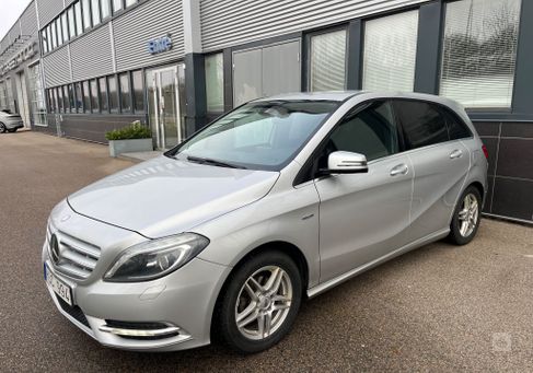 Mercedes-Benz B 180, 2012