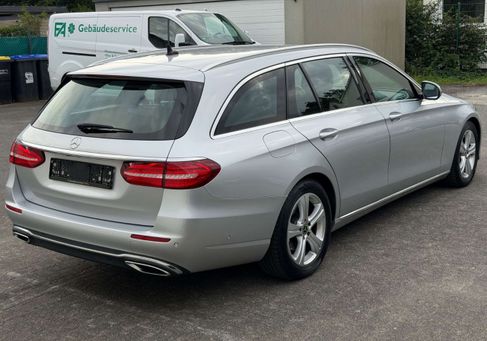 Mercedes-Benz E 220, 2018 3