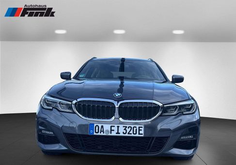 BMW 330, 2022
