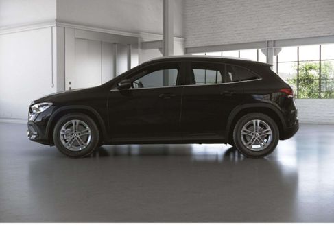 Mercedes-Benz GLA 180, 2023