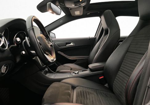 Mercedes-Benz GLA 200, 2020