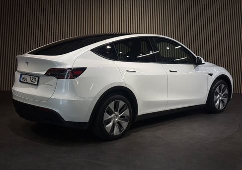 Tesla Model Y, 2022 3