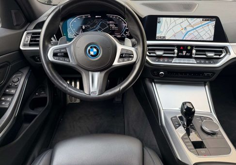 BMW 330, 2021