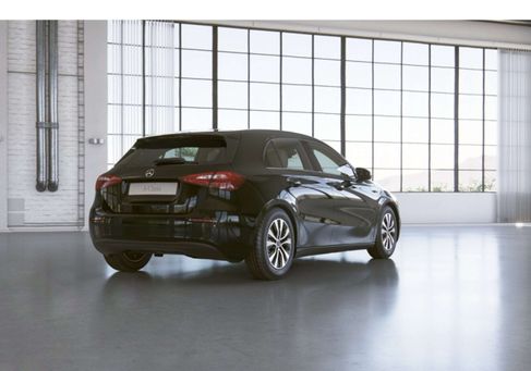 Mercedes-Benz A 200, 2023