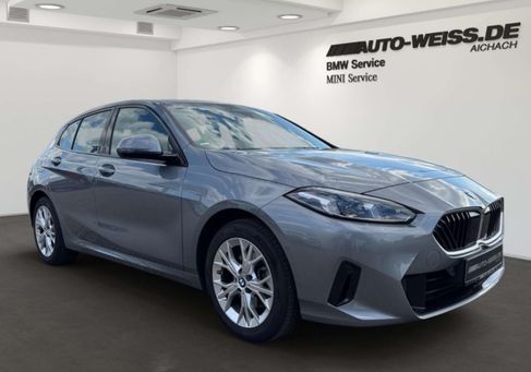 BMW 120, 2025 3