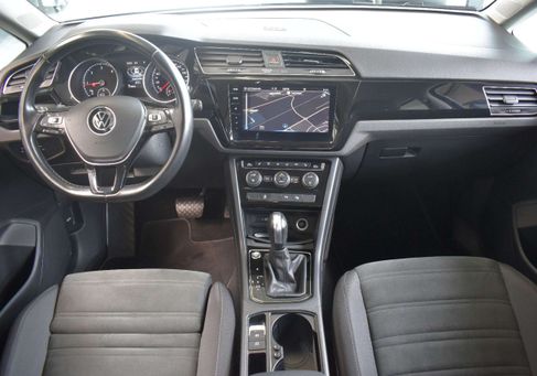 Volkswagen Touran, 2021 3