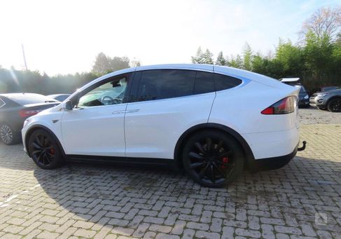 Tesla Model X, 2016