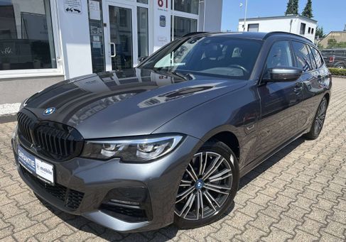 BMW 330, 2022
