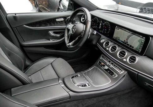 Mercedes-Benz E 300, 2022