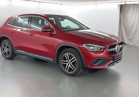 Mercedes-Benz GLA 200, 2021