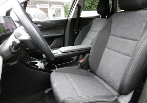 BMW 220, 2025 3