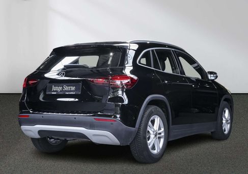 Mercedes-Benz GLA 200, 2024 3
