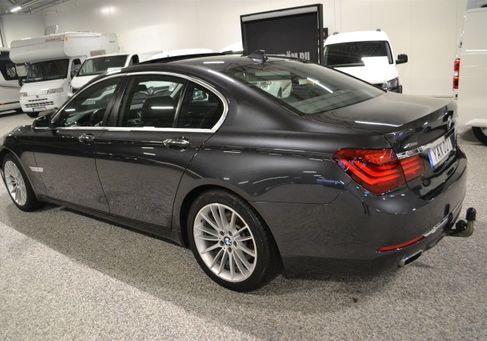 BMW 740, 2015