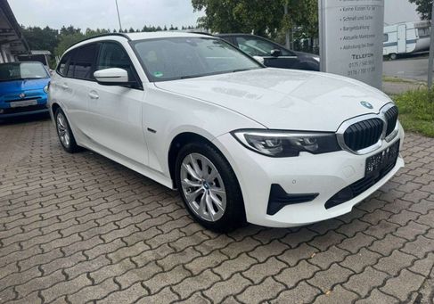 BMW 330, 2022
