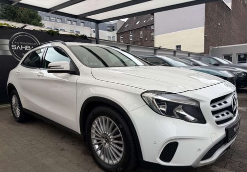 Mercedes-Benz GLA 200, 2019 3