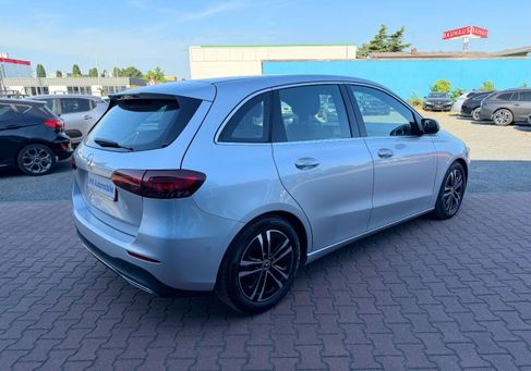Mercedes-Benz B 180, 2023