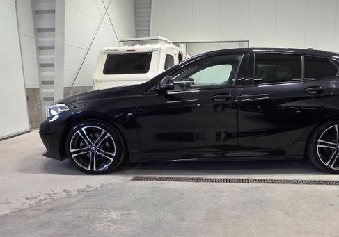 BMW 118, 2021