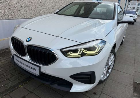 BMW 216, 2020