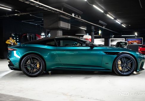 Aston Martin DBS, 2022