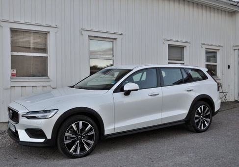 Volvo V60 Cross Country, 2023 2