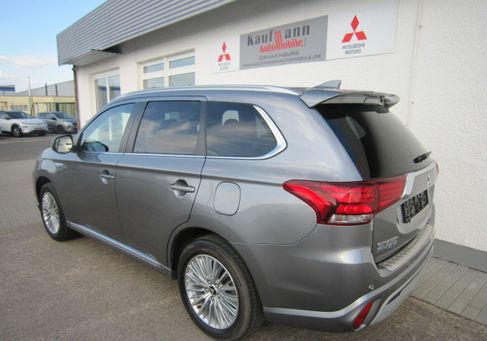 Mitsubishi Outlander, 2020