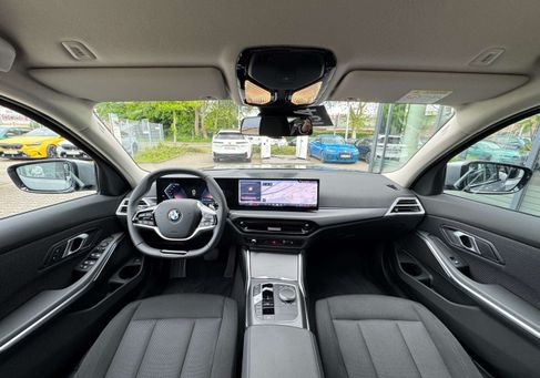 BMW 318, 2025