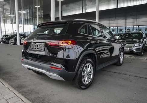 Mercedes-Benz GLA 180, 2022