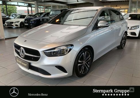 Mercedes-Benz B 180, 2023